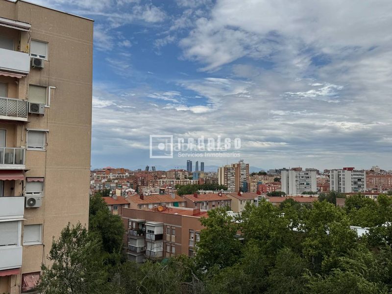Foto a3b381c9-503b-4f2d-91f1-4e62e2224740. Piso  en torre en Ventas Madrid