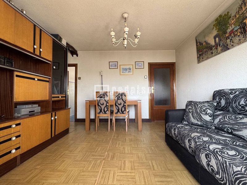Foto 5c6a4466-36b7-46d9-8952-e12efe524e13. Pis a Ventas Madrid