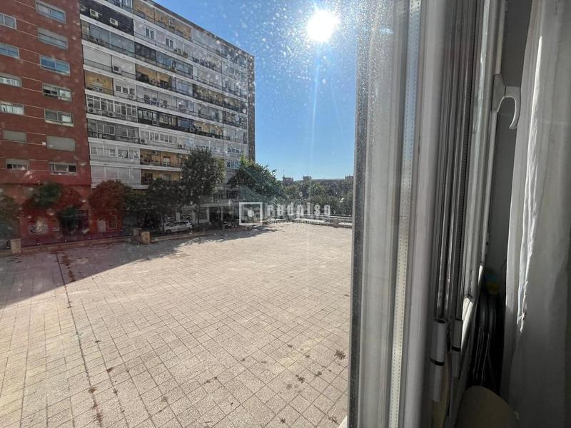 Foto 05a200ad-3032-4932-a9c0-683f2439061d. Piso junto al mercado de ventas en Concepción Madrid