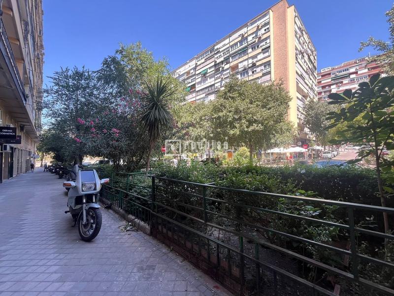 Foto f4fdec57-c922-4682-85df-5c3ec690eb8b. Piso junto al mercado de ventas en Concepción Madrid