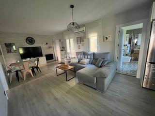 Pis  Bami. Junto metro el carmen