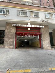 Aparcament cotxe  De sambara. Garaje junto calle alcal�