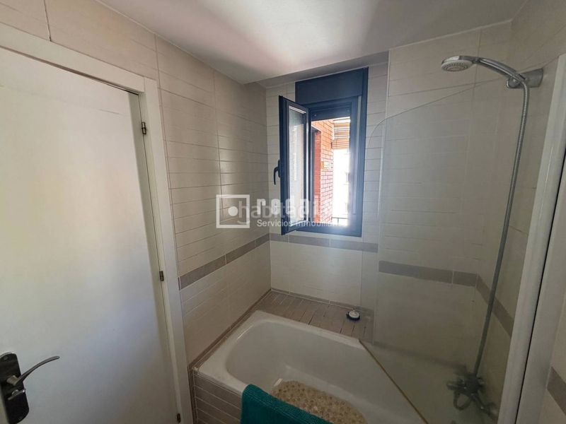 Foto f0198a08-8831-415a-80c6-758d97966730. Àtic amb aparcament a Quintana Madrid