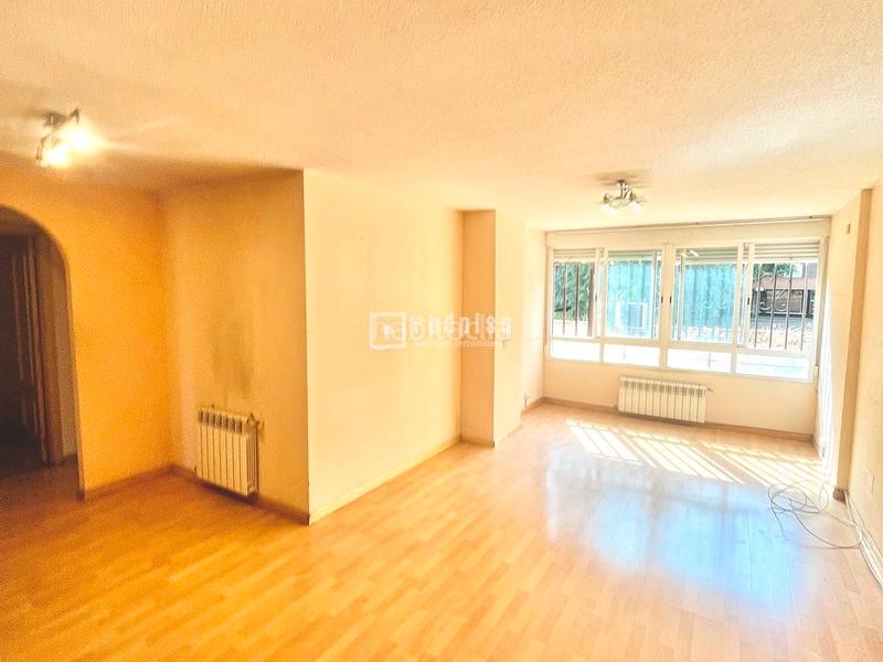 Foto bb5cd822-5b0e-4ea7-824c-914d6fb0f93d. Piso en Numancia Madrid