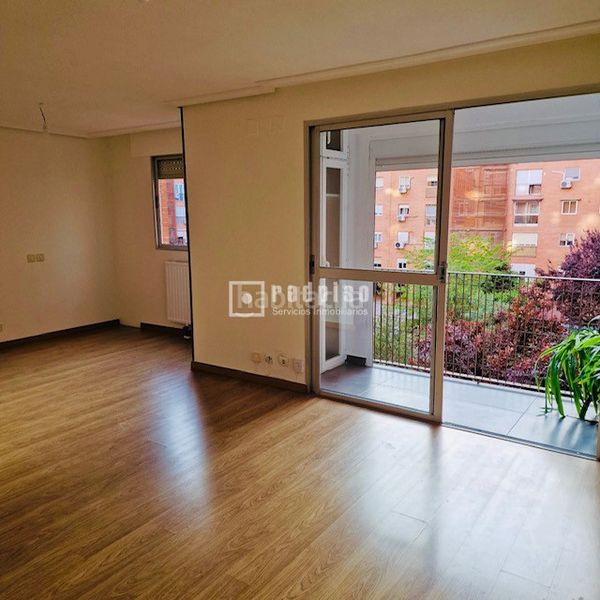Foto 00bfe021-d04b-4621-94b1-365ed8b8a11f. Pis amb calefacció aparcament a Numancia Madrid