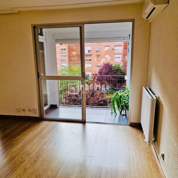 Foto 0947bb72-adea-4abe-ad83-91e22683ed33. Pis amb calefacció aparcament a Numancia Madrid