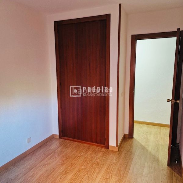 Foto 166ad7de-fe0c-4a6f-a5ac-3dcb079b0d28. Pis amb calefacció aparcament a Numancia Madrid