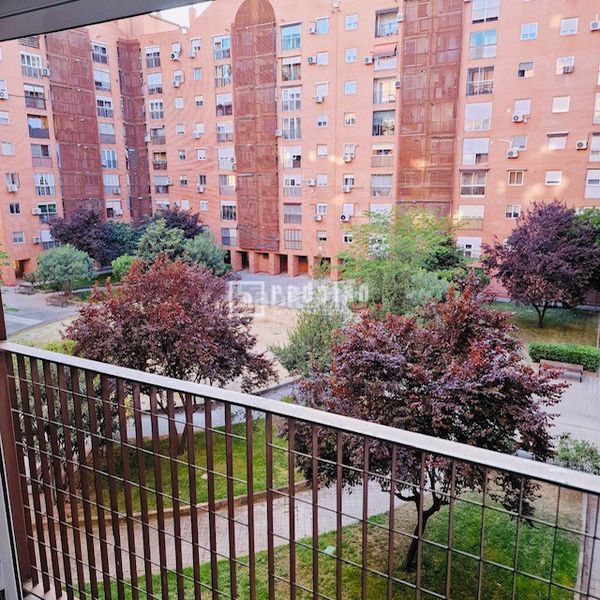 Foto 4456560d-f795-4c95-aaaf-a7fd9af406d1. Pis amb calefacció aparcament a Numancia Madrid