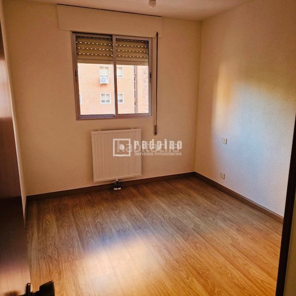 Foto 6ef0f98d-336d-47b8-83c4-cc19c56bd180. Pis amb calefacció aparcament a Numancia Madrid