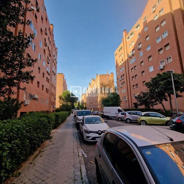 Foto 98fa79a2-9562-4c7e-892d-f6bc473d4fcc. Pis amb calefacció aparcament a Numancia Madrid