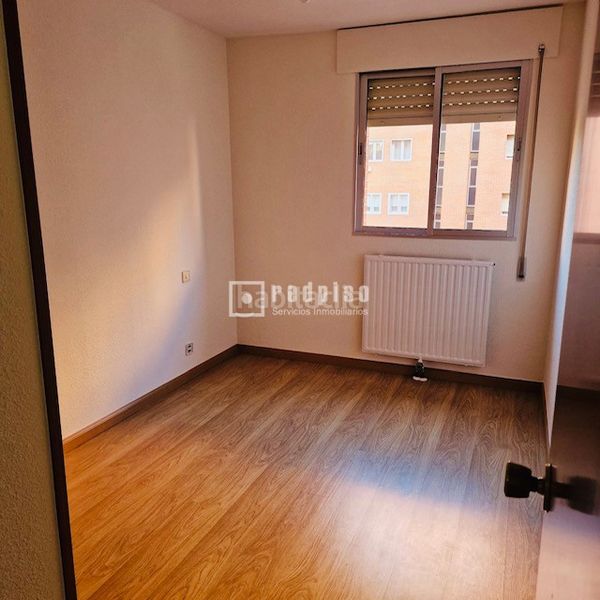 Foto 9f18a415-bf5b-447d-b2f8-2c9f06a6b2cb. Pis amb calefacció aparcament a Numancia Madrid