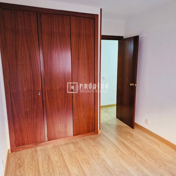 Foto a8f0fb42-23ce-417f-898a-d674bcd1efbd. Pis amb calefacció aparcament a Numancia Madrid