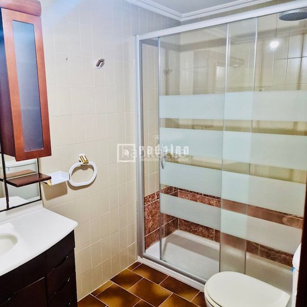 Foto d2a152c3-87ff-4f1b-a2fc-3e9275e020f9. Pis amb calefacció aparcament a Numancia Madrid