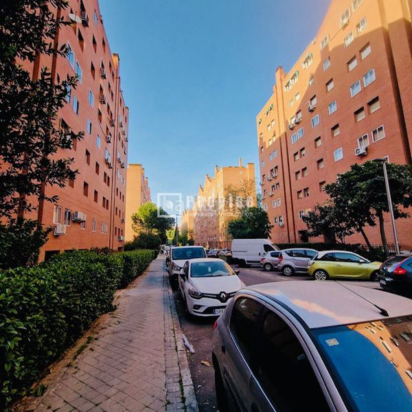 Foto f23276f0-e326-4832-a4f1-206314ca74e5. Pis amb calefacció aparcament a Numancia Madrid