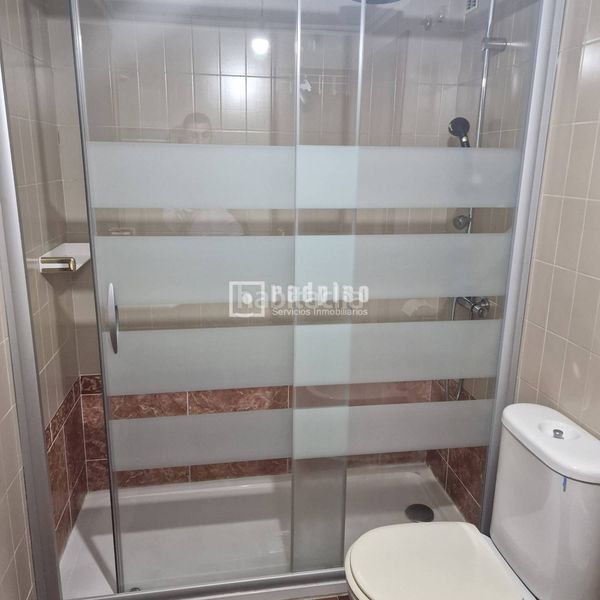 Foto f3171e05-521d-4ba3-b9d7-bcc384a5305e. Pis amb calefacció aparcament a Numancia Madrid