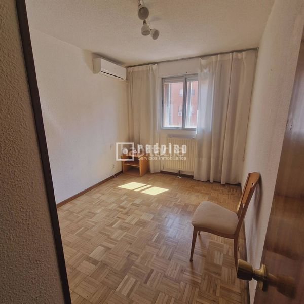 Foto a9232f8f-20ec-4c27-938a-c37f73ba8597. Piso en Numancia Madrid