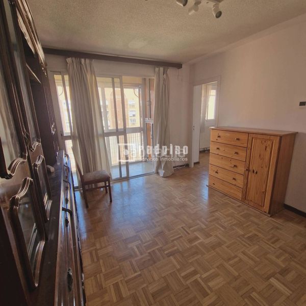 Foto b155be0e-f305-41ff-ab39-2c68ea766353. Piso en Numancia Madrid