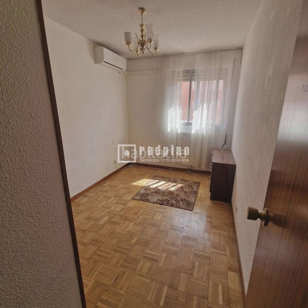 Foto b88daeb3-17b5-43e6-990c-251f2d4196a4. Piso en Numancia Madrid