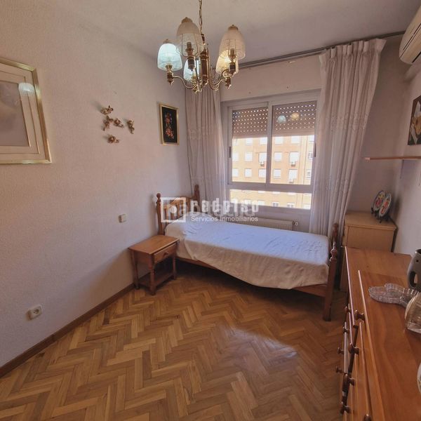 Foto fb04c86d-63b0-4847-9cc8-616b24653d1d. Flat with heating in Numancia Madrid