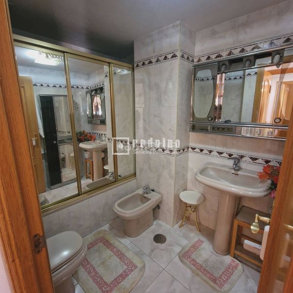 Foto ff06ea2d-a510-4e5c-8921-84ca0b194229. Flat with heating in Numancia Madrid