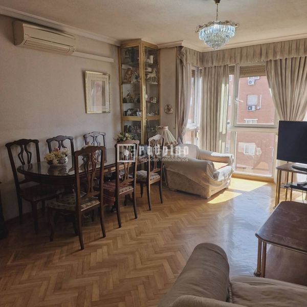 Foto 9aaa516b-ff71-40aa-b9a6-9c766ff720bb. Piso en Numancia Madrid