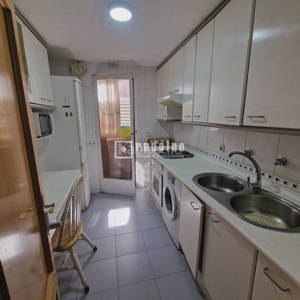 Foto d28eccba-985a-4bfa-b1cb-b46d03f15ace. Piso en Numancia Madrid