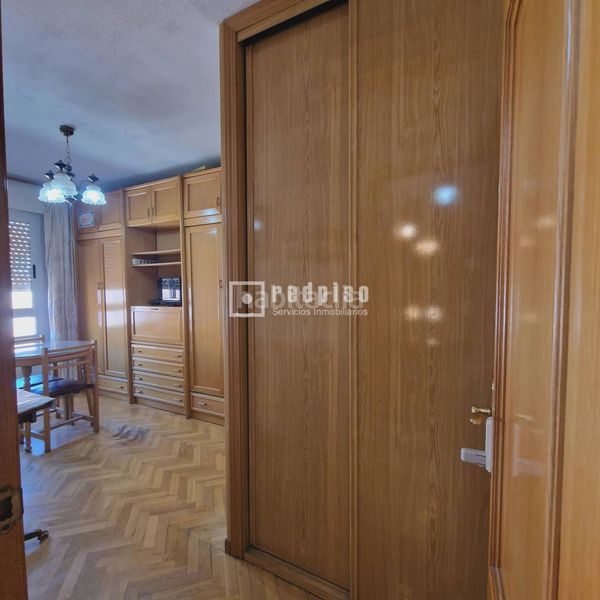 Foto d7b7114d-d38f-49fd-802e-7d34b01eea98. Piso en Numancia Madrid