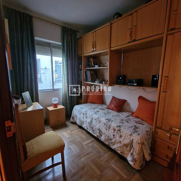 Foto dfec60e3-e5d4-437c-85c3-6d7617395fb5. Flat with heating in Numancia Madrid