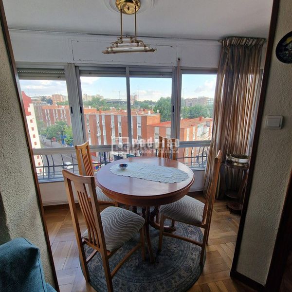 Foto e2c3a5f8-bd55-4d42-b153-e8725e21eb44. Flat with heating in Numancia Madrid