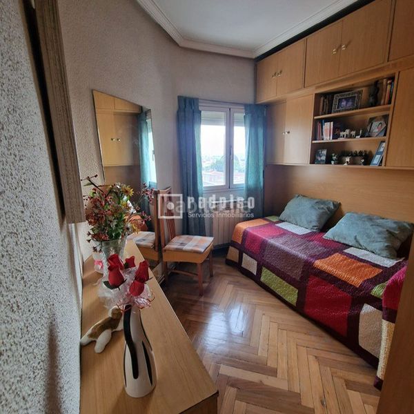 Foto f83dcd78-8edd-49a9-8125-a76299089c06. Flat with heating in Numancia Madrid