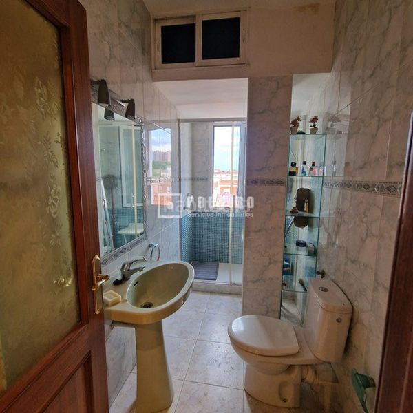 Foto ff7d7271-b46e-4beb-a05b-399939d16a2a. Flat with heating in Numancia Madrid