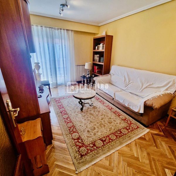 Foto 2fd4aa75-fb2c-4058-bcde-1a382cdaf4ce. Apartament amb calefacció aparcament a Numancia Madrid