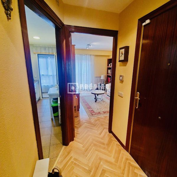 Foto 3b7dfd88-ee00-4fe2-acf8-23136b1599fd. Apartament amb calefacció aparcament a Numancia Madrid