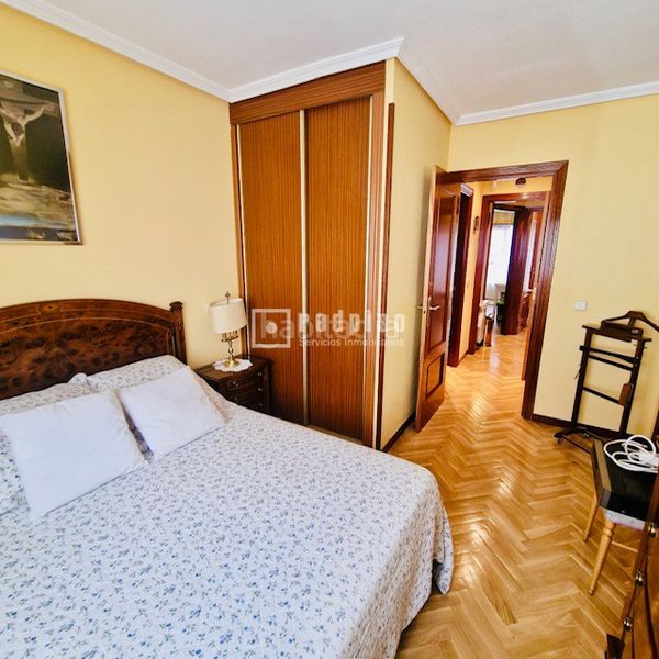 Foto 49519359-7a4f-4a77-8d2f-fe1ef3904745. Apartament amb calefacció aparcament a Numancia Madrid