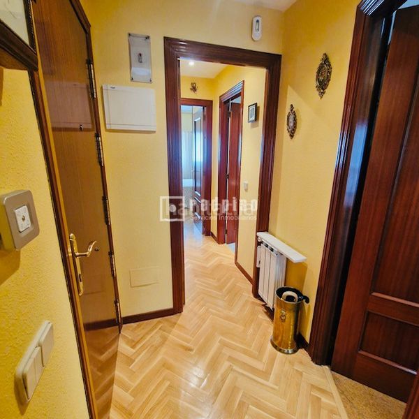 Foto 6dc3d171-ba90-4f4e-bb92-a89fafadcbfa. Apartament amb calefacció aparcament a Numancia Madrid