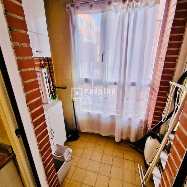Foto c0eeee6e-df52-4712-a343-a11ceb93e59d. Apartament amb calefacció aparcament a Numancia Madrid