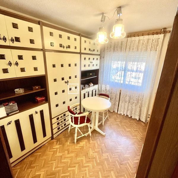 Foto e6a626ae-d8c9-4d3c-b597-5456dc81c42a. Flat with heating in Numancia Madrid