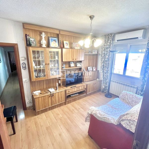 Foto bd4b2e8f-2afd-4959-8690-85daab5cc219. Piso en Numancia Madrid