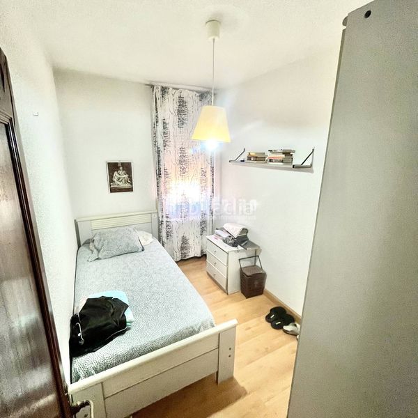 Foto c8fbc052-5b09-4b60-b1ab-d3cb137b2d88. Piso en Numancia Madrid