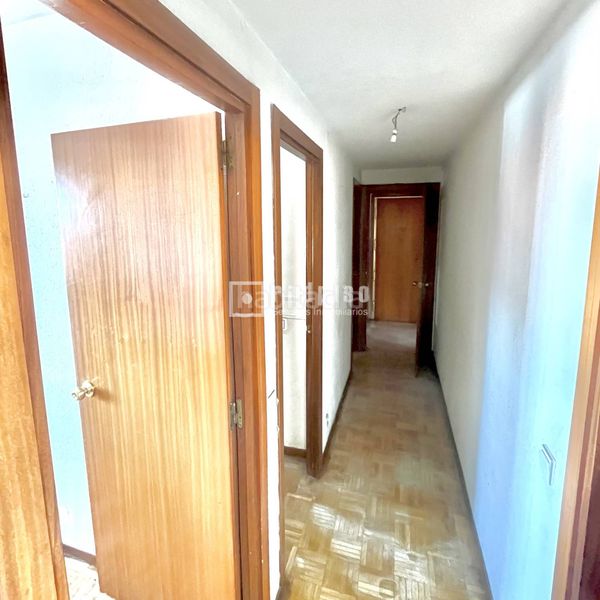 Foto 2717844a-59fd-41c7-9863-57aa84a171eb. Flat with heating parking in Numancia Madrid