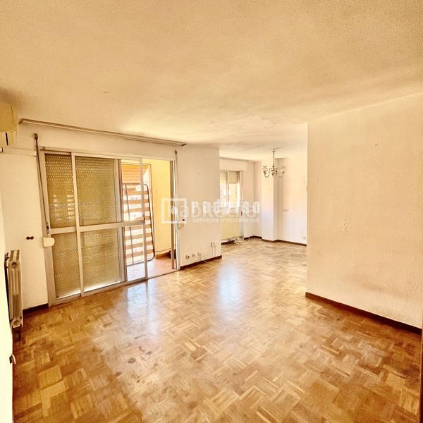 Foto c39d96c0-8692-469f-8a70-2aed88f29ba7. Piso en Numancia Madrid