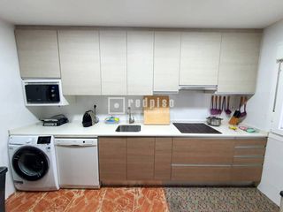 Chalet en Sector 3. Chalet adosado en 2001 de sector 3 de 237 m2, 3 plantas, 4 dormi