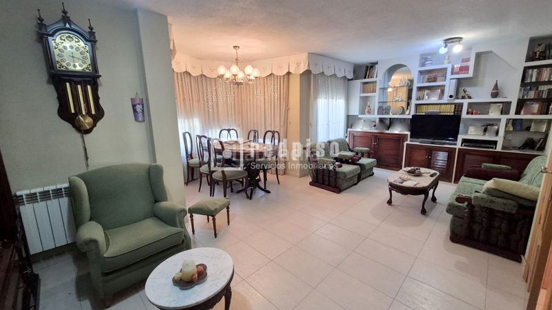 Foto 27cc5603-64be-4e89-83a6-13ecf850bdb3. Chalet avec chauffage parking dans Sector 3 Getafe