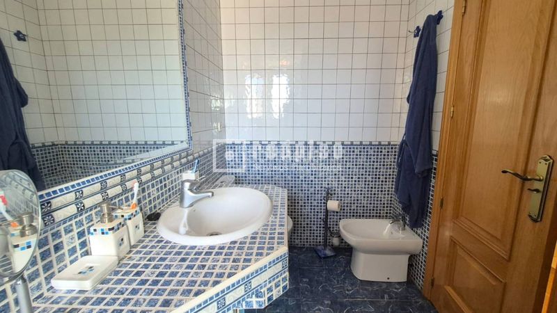 Foto 3c9d7b1b-fda1-4117-b1bd-0fdae3764c81. Chalet avec chauffage parking dans Sector 3 Getafe