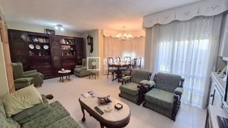 Chalet en Sector 3. Chalet adosado en sector 3 de 181m2, 3 plantas, 3 dormitorios, 2