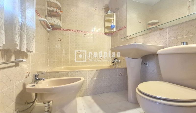 Foto c558e274-6ef7-4ad9-9c0e-5d3b9f8640a5. Chalet avec chauffage parking dans Sector 3 Getafe