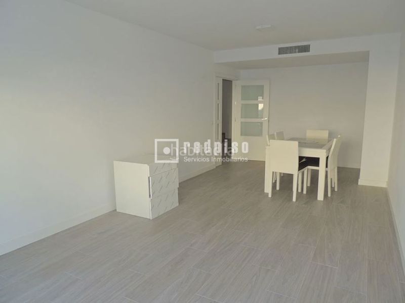 Foto 3827ee0b-a392-4bdd-9dc2-b06224a5a547. Chalet mit heizung parking in Buenavista Getafe