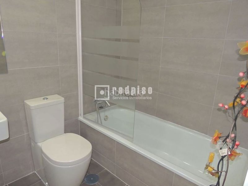 Foto 8db8e4b4-1107-4d98-aad9-32fc5927f601. Chalet mit heizung parking in Buenavista Getafe