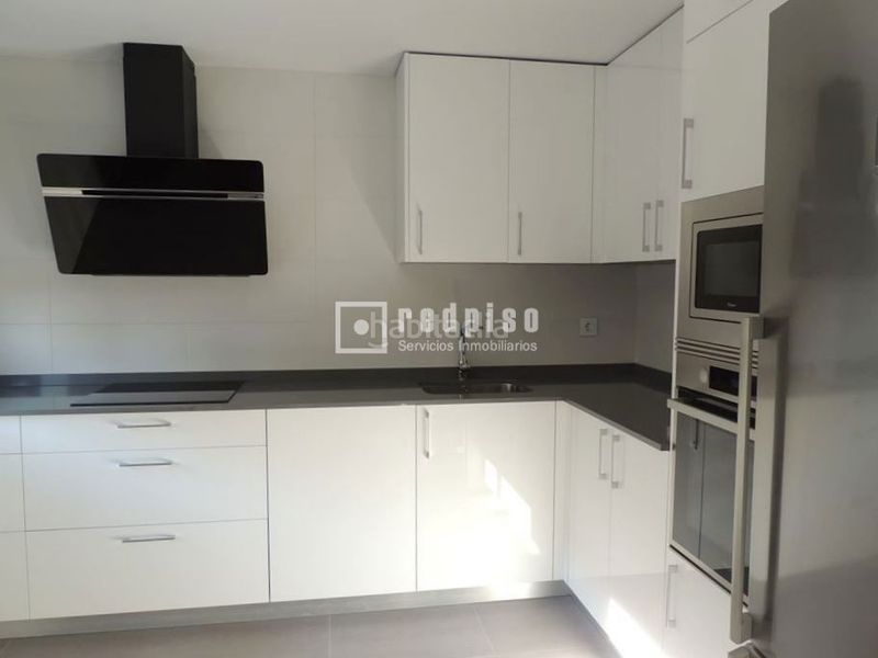 Foto a1dcfec8-8e6e-412f-b6f6-b3776b5a49f1. Chalet mit heizung parking in Buenavista Getafe