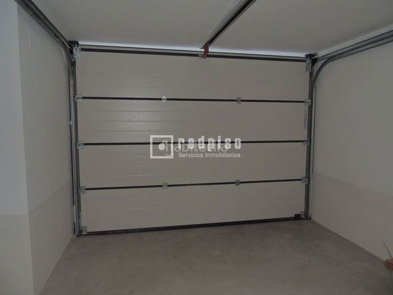 Foto b2b2e130-fb5b-423b-ab35-f5aa5f2d7031. Chalet mit heizung parking in Buenavista Getafe